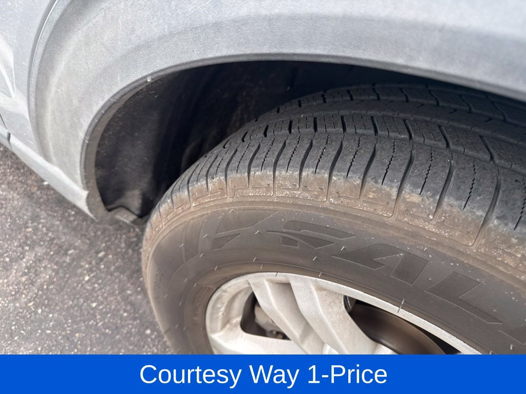 Used 2020 Ford Explorer XLT RWD image 8