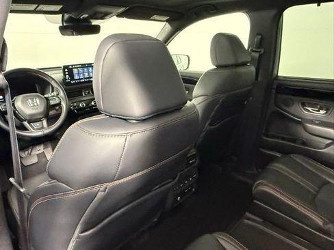 Used 2025 Honda Pilot TrailSport image 35