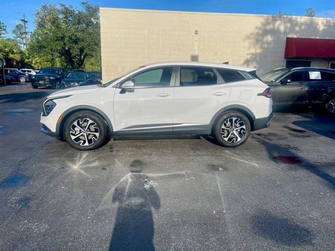 Used 2025 Kia Sportage EX FWD image 2