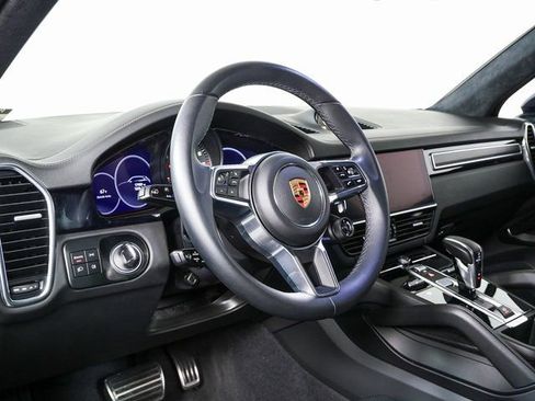 Certified 2023 Porsche Cayenne GTS image 4