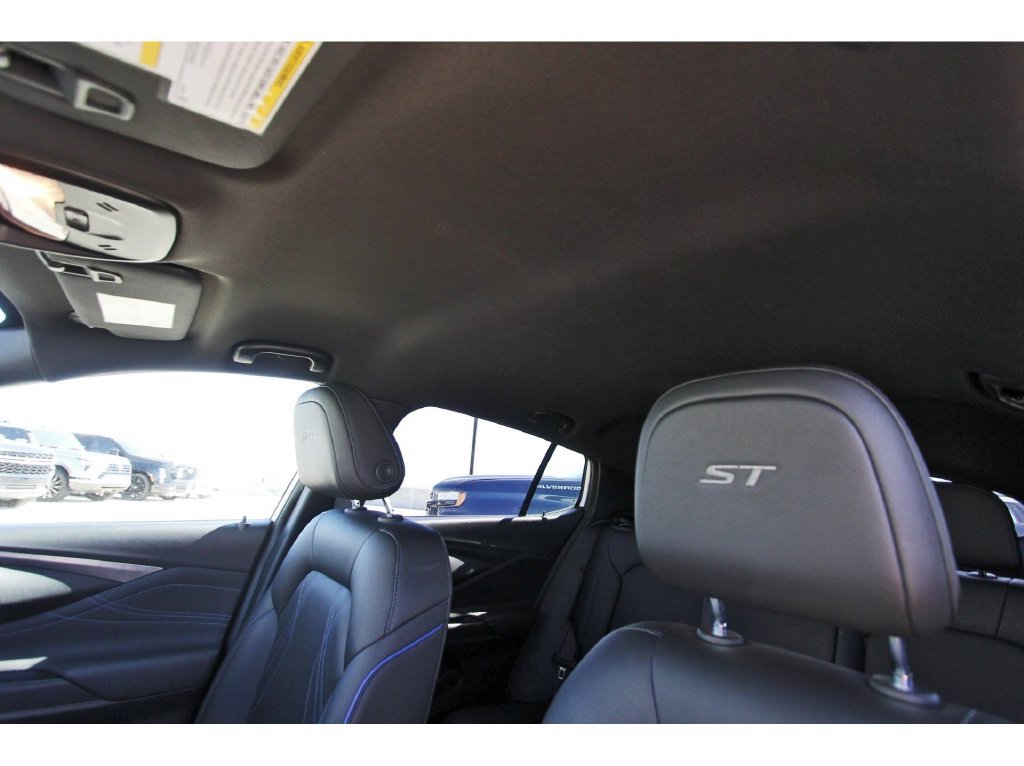 Used 2025 Buick Envista Sport Touring w/ Convenience II Package FWD image 27
