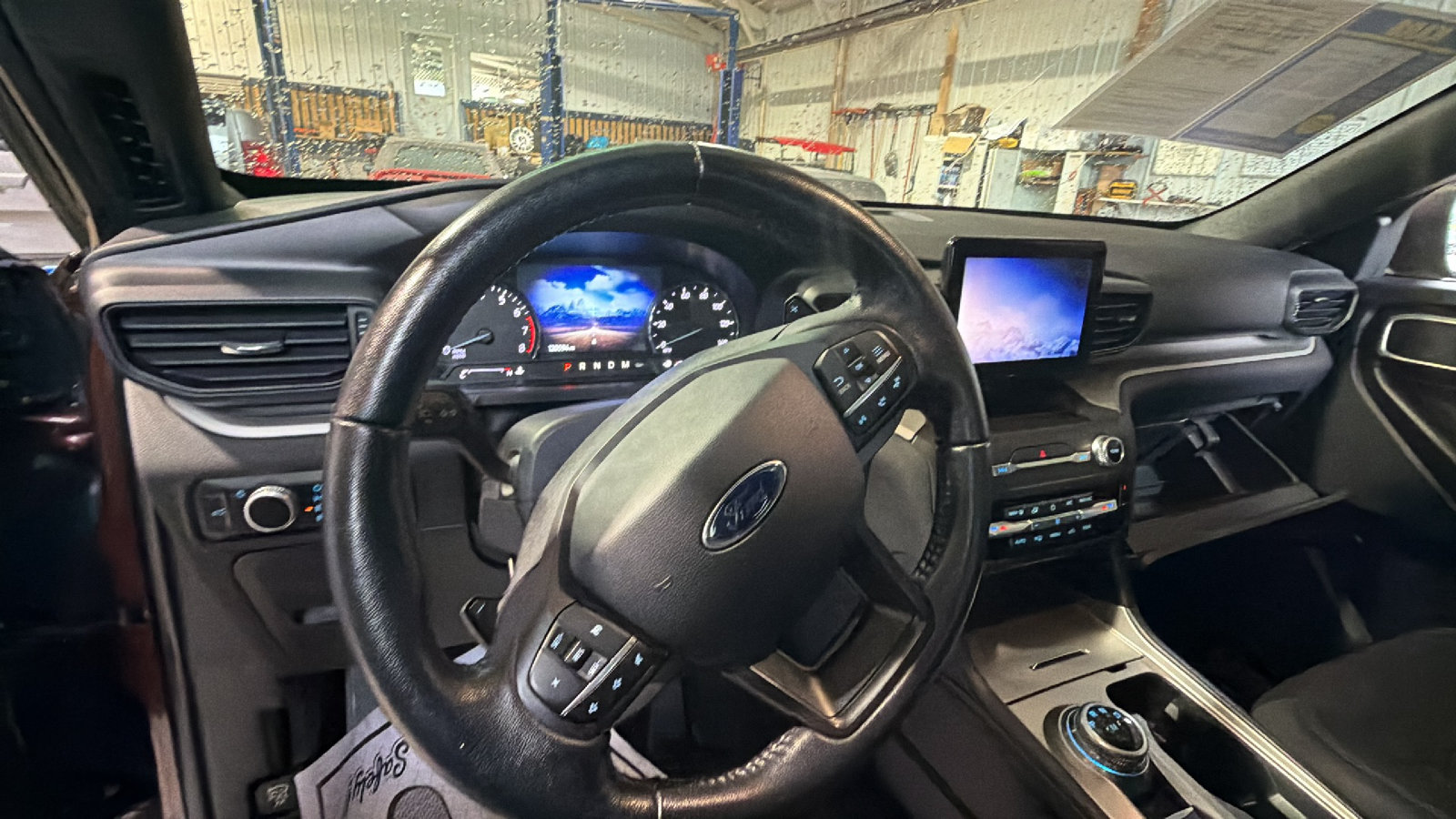 Used 2020 Ford Explorer XLT w/ Comfort Package AWD/4WD image 14