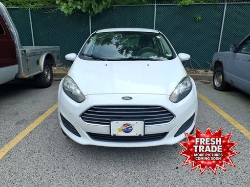 Used 2017 Ford Fiesta SE FWD image 3
