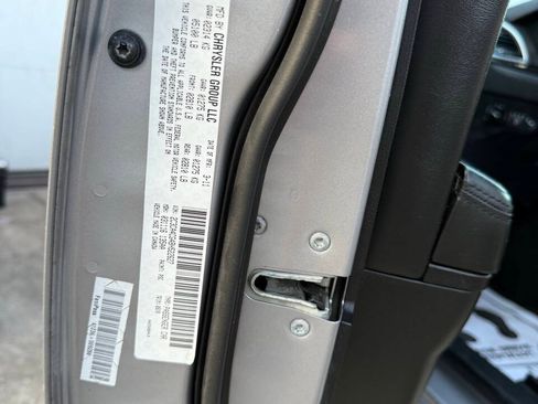 Used 2011 Chrysler 300 RWD image 27