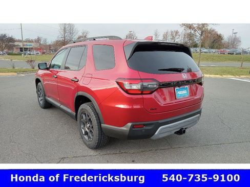 Used 2025 Honda Pilot TrailSport image 5