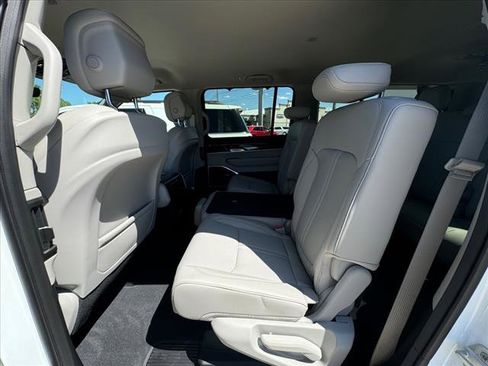 New 2024 Jeep Wagoneer L 4WD w/ Convenience Group I image 21