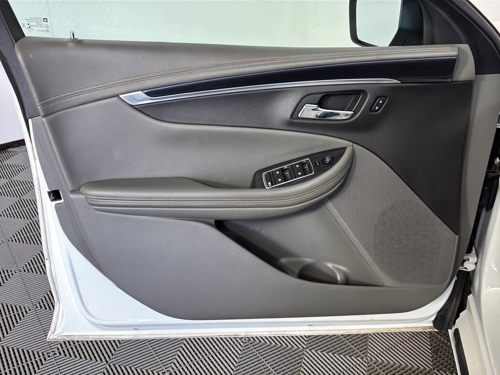 Used 2019 Chevrolet Impala LT FWD image 14