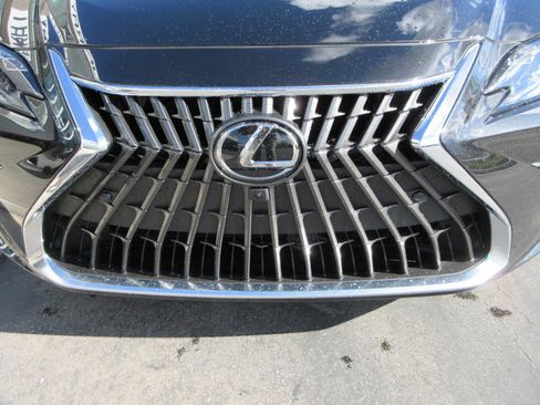 Used 2025 Lexus ES 300h w/ Accessory Package (Z2) image 15