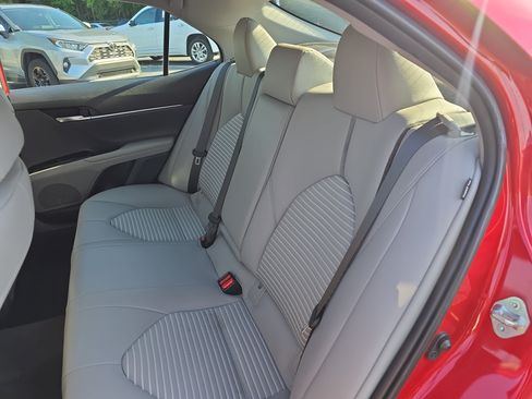 Used 2019 Toyota Camry SE FWD image 14