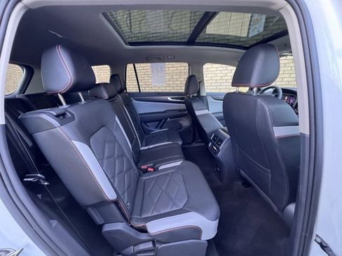 Used 2024 Volkswagen Atlas Peak Edition SE image 7