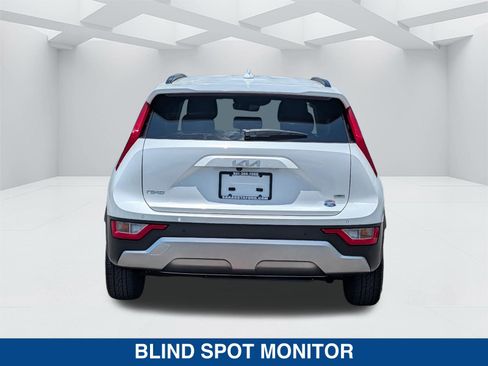 Used 2023 Kia Niro EX FWD image 6