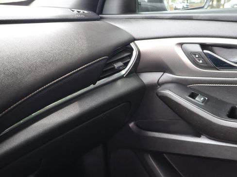 Used 2023 Chevrolet Traverse Premier FWD image 37