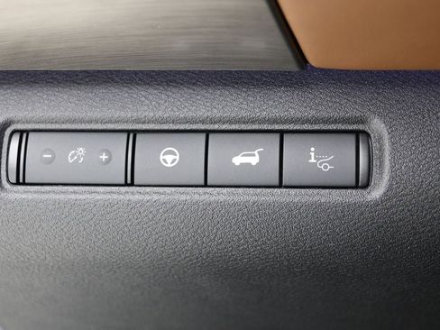 Used 2024 Nissan Pathfinder Platinum image 32