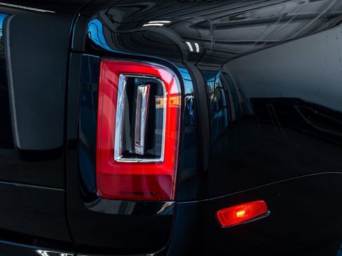 Used 2022 Rolls-Royce Cullinan Black Badge image 28