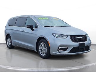 Used 2024 Chrysler Pacifica Touring-L FWD video 1