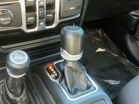 Certified 2022 Jeep Gladiator Sport image 18