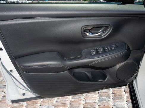 Certified 2025 Honda HR-V EX-L image 10