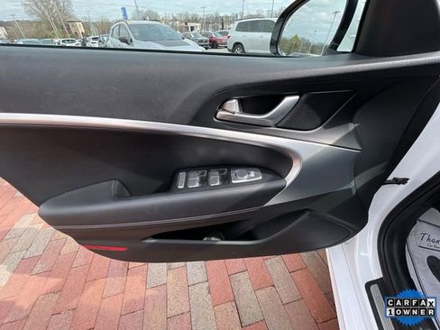 Used 2023 Genesis G70 2.0T image 10