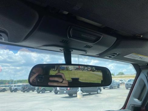 Used 2021 Jeep Wrangler Sport AWD/4WD image 23