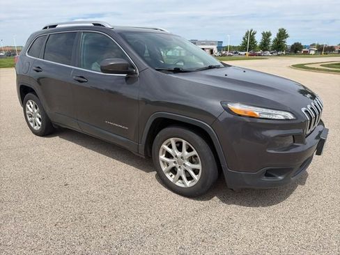 Used 2016 Jeep Cherokee Latitude w/ Comfort/Convenience Group FWD image 4