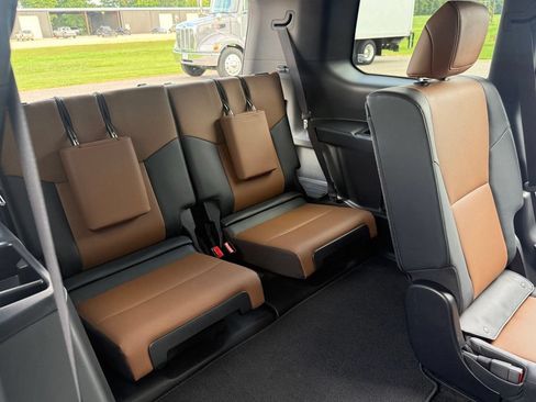 Used 2025 Lexus GX 550 w/ Cold Area Package AWD/4WD image 38
