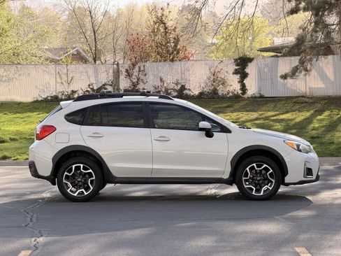 Used 2016 Subaru Crosstrek 2.0i Premium w/ Moonroof Package AWD/4WD image 3