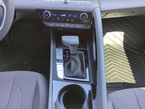 Certified 2025 Hyundai Elantra SEL FWD image 14