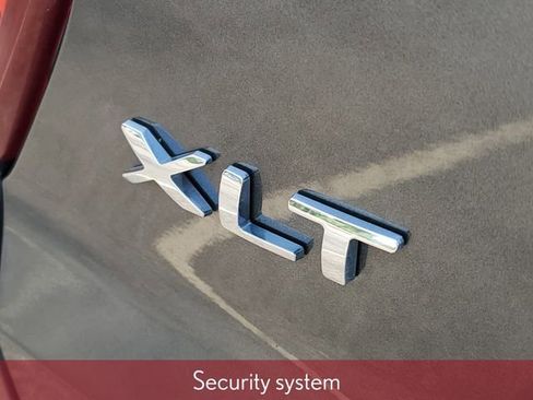 Used 2018 Ford Explorer XLT image 7