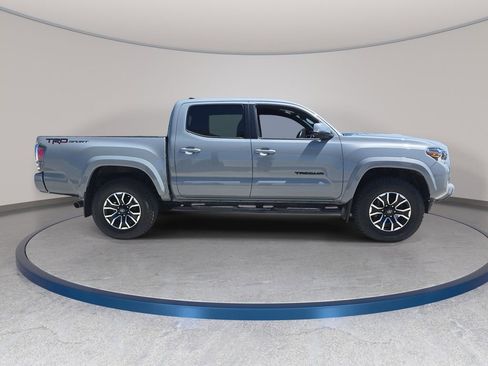 Used 2021 Toyota Tacoma TRD Sport w/ Technology Package image 5