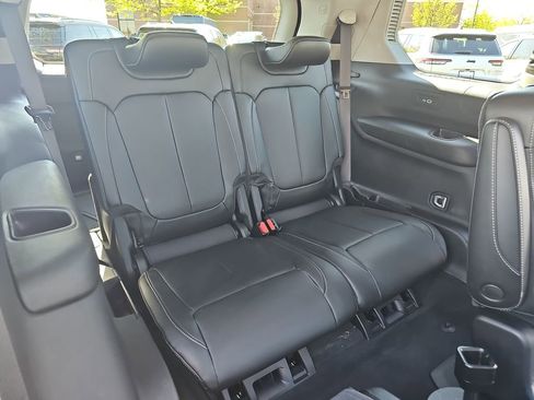 Used 2023 Jeep Grand Cherokee L Limited AWD/4WD image 12