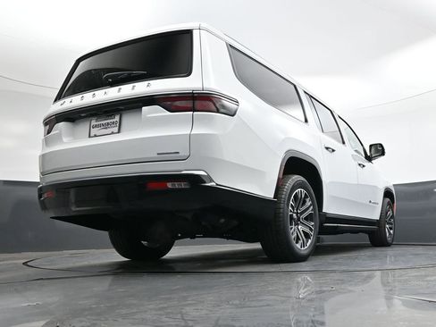 Used 2024 Jeep Wagoneer L Series II w/ Flexible Seating Group image 31