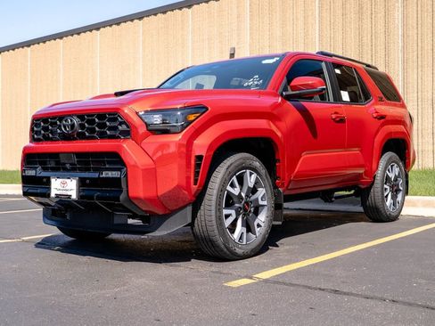 New 2026 Toyota 4Runner TRD Sport AWD/4WD image 4