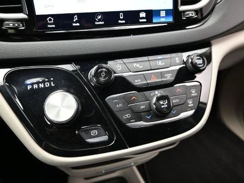 Used 2024 Chrysler Pacifica Touring-L FWD image 36