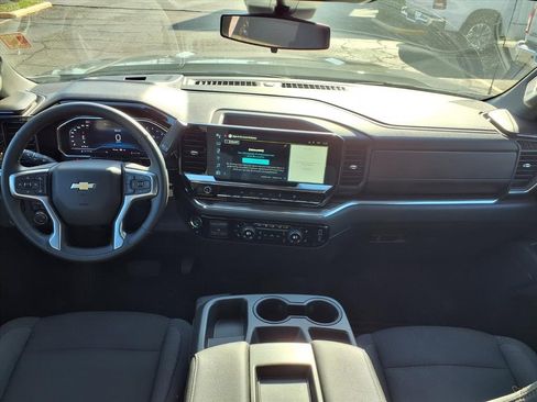 Used 2025 Chevrolet Silverado 1500 LT image 3