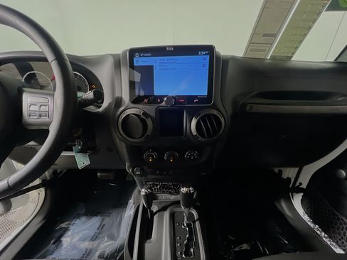 Used 2016 Jeep Wrangler Unlimited Sport w/ Connectivity Group AWD/4WD image 25