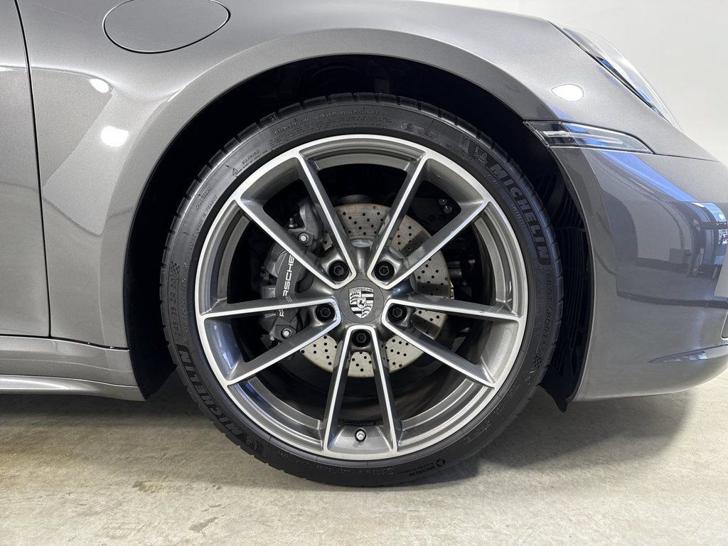 Certified 2024 Porsche 911 Carrera 4 AWD/4WD image 15