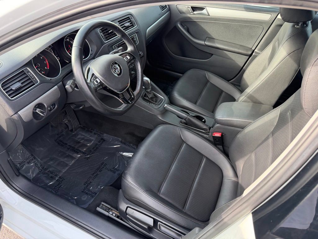 Used 2017 Volkswagen Jetta SE FWD image 10