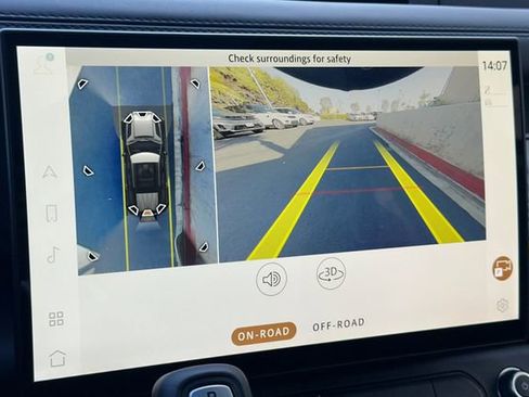 New 2026 Land Rover Defender 110 X-Dynamic SE image 18