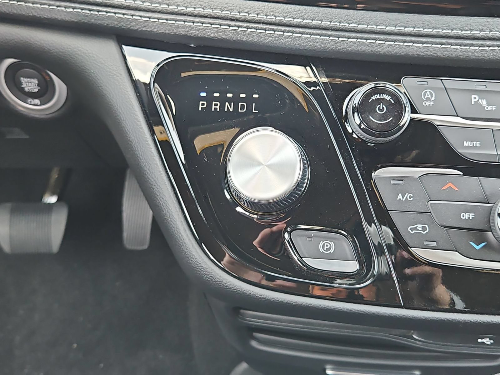 New 2027 Chrysler Pacifica Select FWD image 18