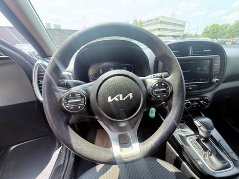 Used 2025 Kia Soul LX FWD image 14