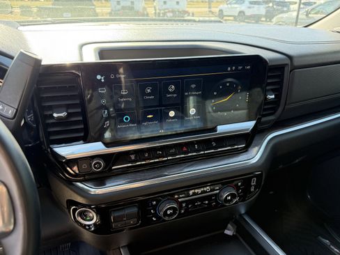 Used 2024 Chevrolet Silverado 2500 LTZ w/ LTZ Convenience Package image 19