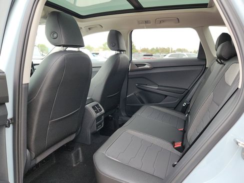 New 2026 Volkswagen Taos SE image 12