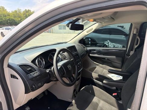 Used 2019 Dodge Grand Caravan SE FWD image 8
