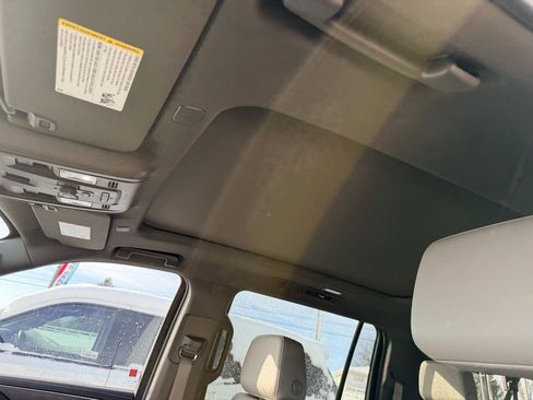 Used 2023 Chevrolet Suburban LT w/ Luxury Package image 31