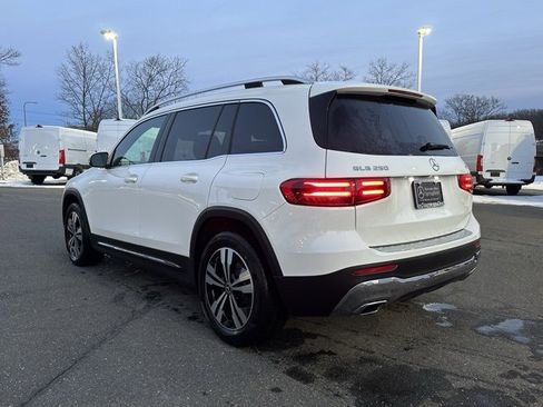 Used 2025 Mercedes-Benz GLB 250 4MATIC image 5