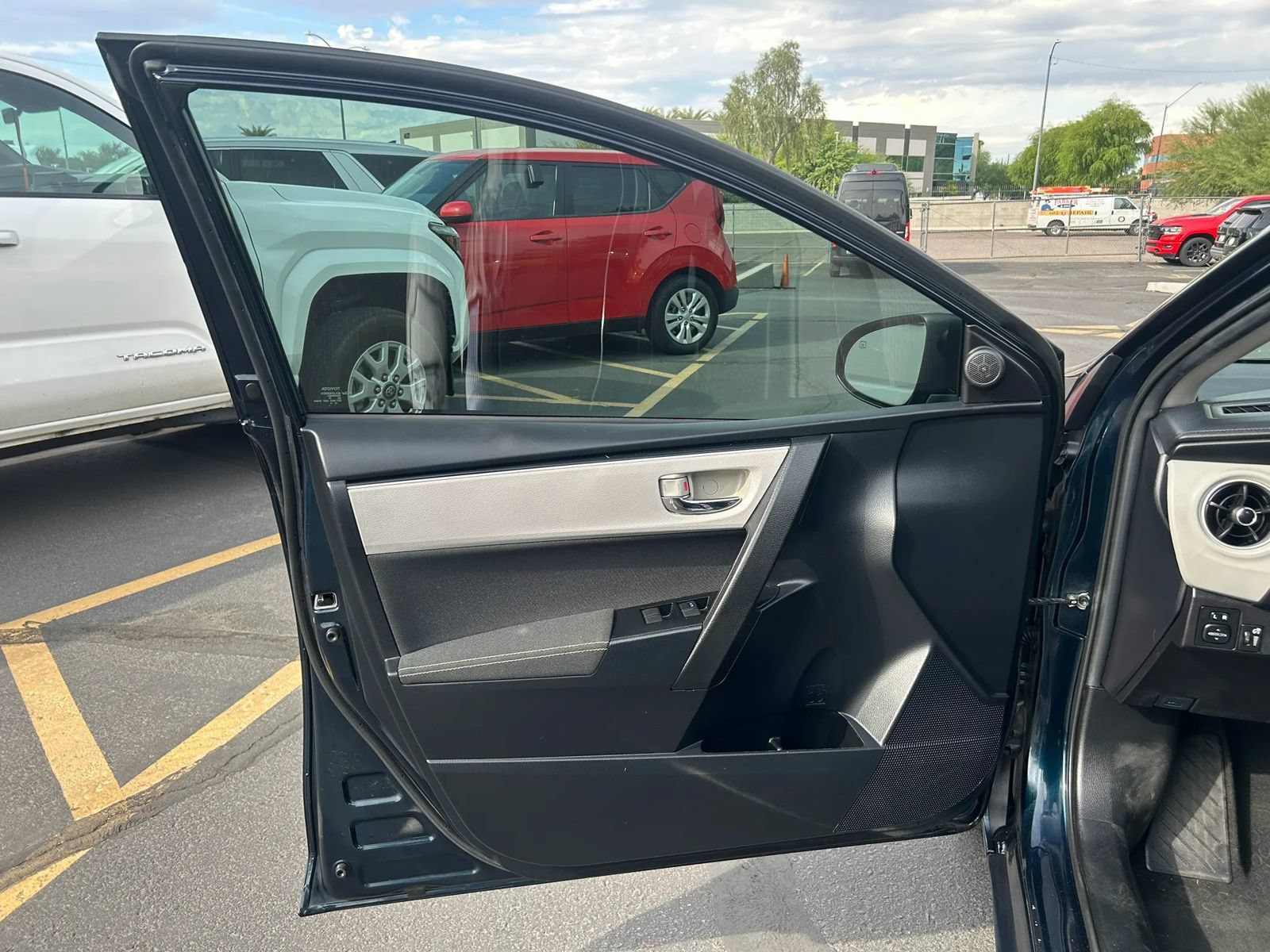 Used 2019 Toyota Corolla LE FWD image 9