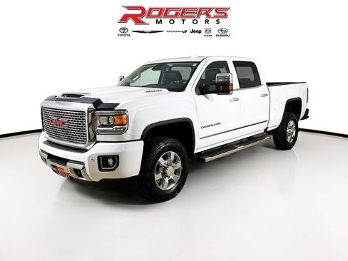 Used 2017 GMC Sierra 3500 Denali w/ Suspension Package, Off-Road AWD/4WD image 8