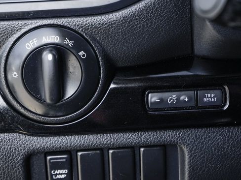 Used 2022 Nissan Titan SV image 19