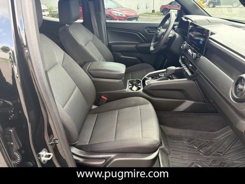Used 2023 Chevrolet Colorado Trail Boss w/ Technology Package AWD/4WD image 13