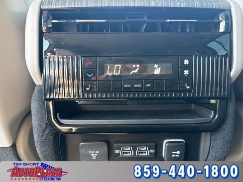 Used 2023 Jeep Wagoneer Series III w/ Convenience Group I AWD/4WD image 21